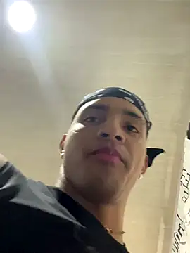 Snapshot of Smith_Fitness chatting on 09-17-25, 01:35 Smith Fitness online show from 09-17-25, 01:35