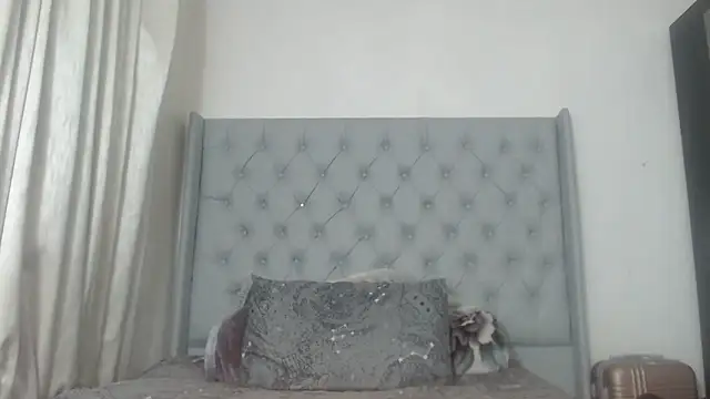 BeautyQueenX22 online show from 06-18-26, 07:29