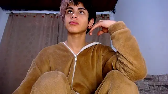 DaraKat18 online show from 04-05-26, 10:18