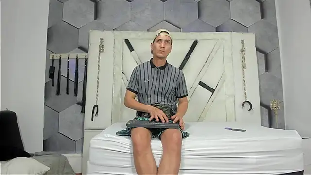 Snapshot of StevenHumps chatting on 09-13-25, 03:06 StevenHumps online show from 09-13-25, 03:06