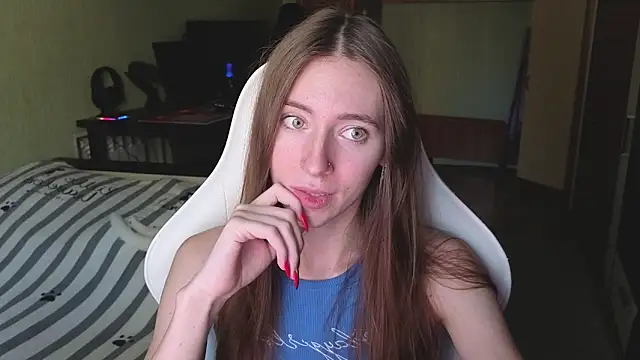 Snapshot of MiaLinder chatting on 09-15-25, 12:05 MiaLinder online show from 09-15-25, 12:05