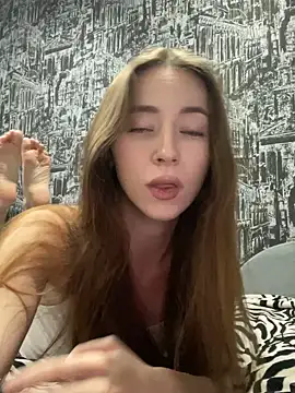 Snapshot of MiaLinder chatting on 11-04-25, 06:07 MiaLinder online show from 11-04-25, 06:07