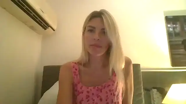 Snapshot of Liliwii1 chatting on 10-30-25, 08:31 Liliwii1 online show from 10-30-25, 08:31