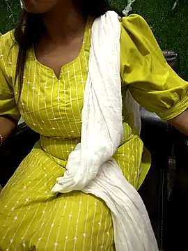 Snapshot of your_favourite_bhabhi chatting on 04-15-26, 10:33 your favourite bhabhi online show from 04-15-26, 10:33