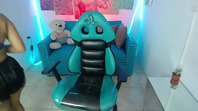 Ariannaa m online show from 11-19-25, 02:33