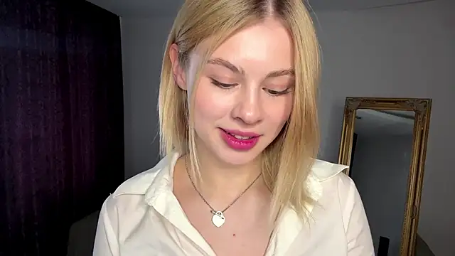 Snapshot of Lil_Elisa chatting on 09-17-25, 10:17 Lil Elisa online show from 09-17-25, 10:17