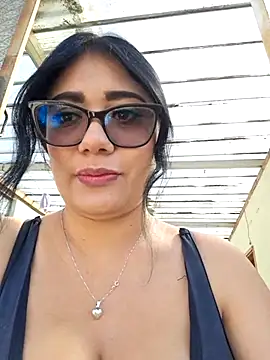 Snapshot of Monse--145 chatting on 09-26-25, 01:59 Monse--145 online show from 09-26-25, 01:59