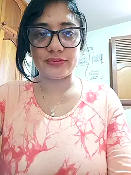 Snapshot of Monse--145 chatting on 09-30-25, 12:32 Monse--145 online show from 09-30-25, 12:32