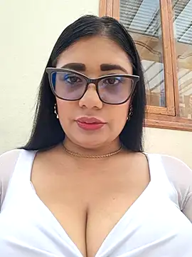 Snapshot of Monse--145 chatting on 10-01-25, 02:01 Monse--145 online show from 10-01-25, 02:01