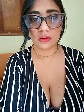 Snapshot of Monse--145 chatting on 10-02-25, 02:13 Monse--145 online show from 10-02-25, 02:13