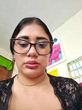 Snapshot of Monse--145 chatting on 10-13-25, 01:22 Monse--145 online show from 10-13-25, 01:22