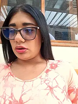 Snapshot of Monse--145 chatting on 10-15-25, 09:15 Monse--145 online show from 10-15-25, 09:15