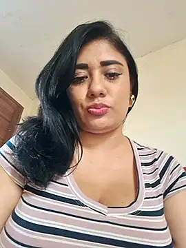 Snapshot of Monse--145 chatting on 10-25-25, 08:36 Monse--145 online show from 10-25-25, 08:36