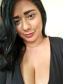 Snapshot of Monse--145 chatting on 10-29-25, 02:19 Monse--145 online show from 10-29-25, 02:19