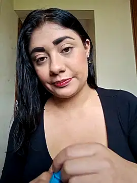 Snapshot of Monse--145 chatting on 11-04-25, 02:27 Monse--145 online show from 11-04-25, 02:27