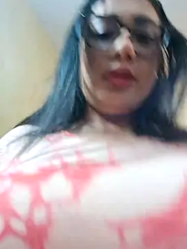 Snapshot of Monse--145 chatting on 11-06-25, 04:30 Monse--145 online show from 11-06-25, 04:30