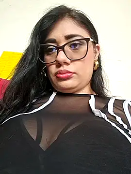 Snapshot of Monse--145 chatting on 11-11-25, 02:17 Monse--145 online show from 11-11-25, 02:17