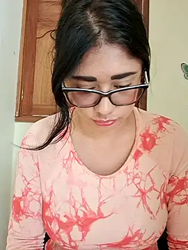 Snapshot of Monse--145 chatting on 11-14-25, 05:44 Monse--145 online show from 11-14-25, 05:44