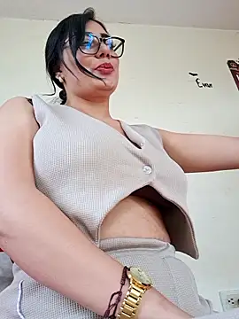 Snapshot of Monse--145 chatting on 11-16-25, 09:42 Monse--145 online show from 11-16-25, 09:42