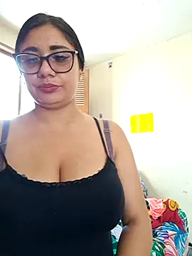 Snapshot of Monse--145 chatting on 11-22-25, 01:21 Monse--145 online show from 11-22-25, 01:21