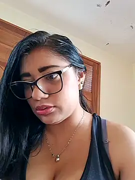 Snapshot of Monse--145 chatting on 11-30-25, 03:38 Monse--145 online show from 11-30-25, 03:38