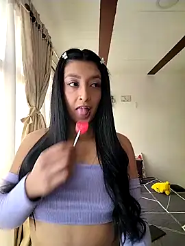 Coralaine 96 online show from 11-11-25, 02:28