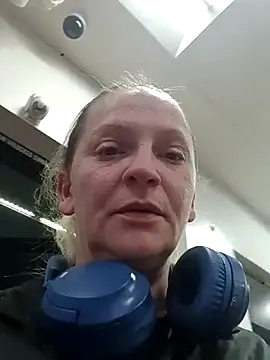 Goldenndoll online show from 11-27-25, 06:59