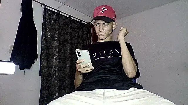 Snapshot of sam_hottt chatting on 10-01-25, 05:46 sam hottt online show from 10-01-25, 05:46