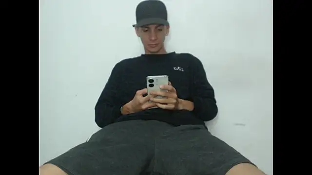 Snapshot of sam_hottt chatting on 10-20-25, 06:19 sam hottt online show from 10-20-25, 06:19
