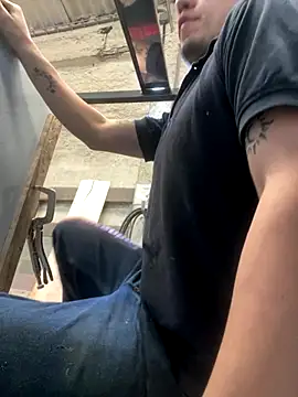 True Di online show from 12-18-25, 04:24