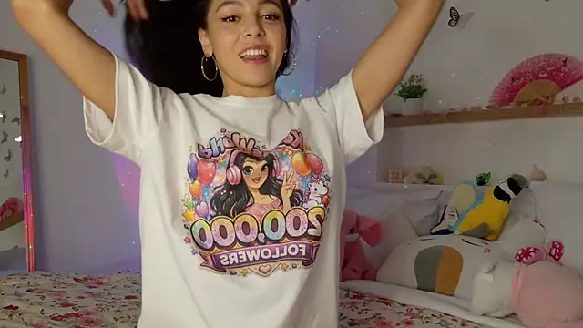Snapshot of keirasworld chatting on 05-08-26, 12:27 keirasworld online show from 05-08-26, 12:27
