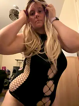 Snapshot of marialuna88 chatting on 09-22-25, 08:44 marialuna88 online show from 09-22-25, 08:44