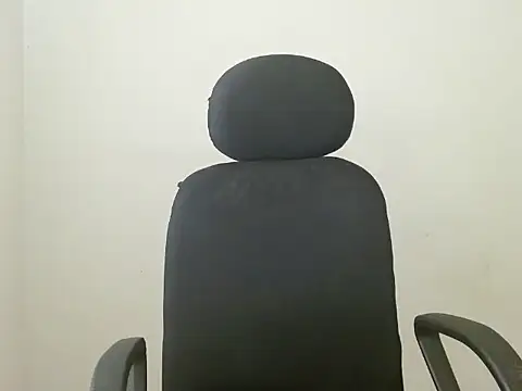 Snapshot of priya_022 chatting on 10-17-25, 04:59 priya 022 online show from 10-17-25, 04:59