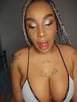 Queen Amara online show from 06-13-26, 04:21