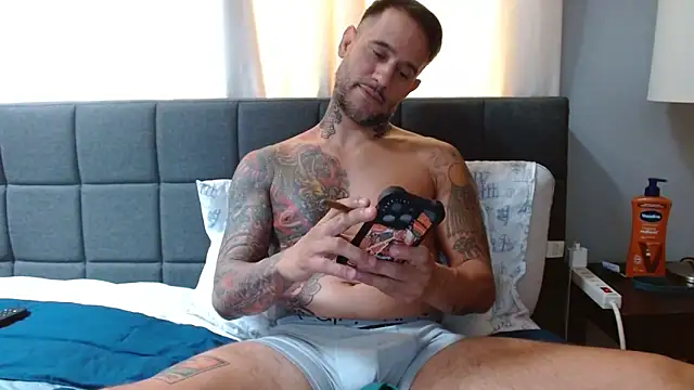 Snapshot of SexyFitDaddyy chatting on 09-16-25, 04:30 SexyFitDaddyy online show from 09-16-25, 04:30