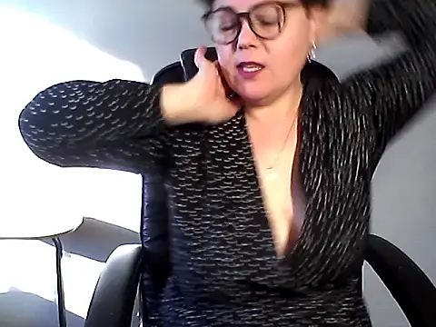 EllaLove2277 online show from 04-21-26, 05:14