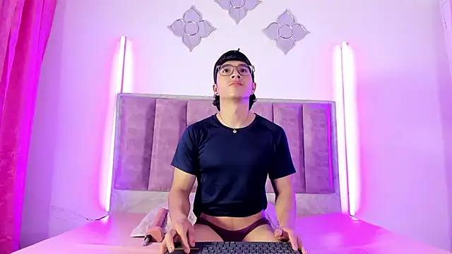 0anonimo bottom1 online show from 09-16-25, 06:42