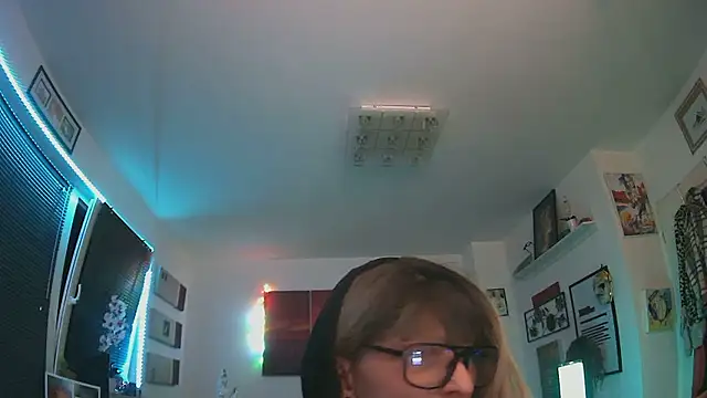 hellgirl1980 online show from 10-19-25, 07:58