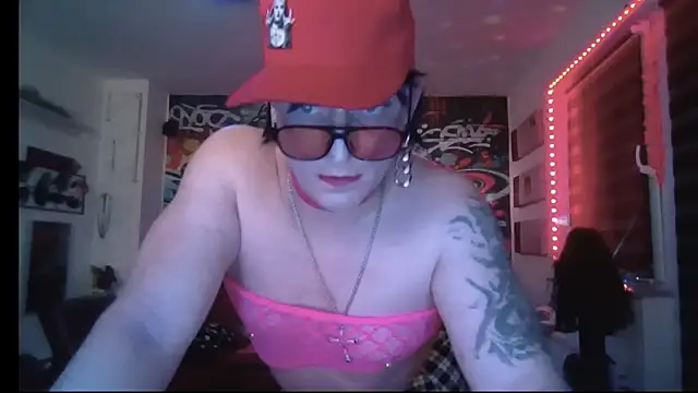 Snapshot of hellgirl1980 chatting on 05-18-26, 12:29 hellgirl1980 online show from 05-18-26, 12:29