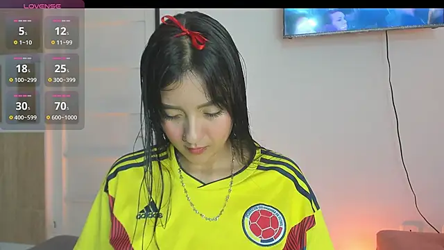 charlottekiss99 online show from 06-18-26, 12:53