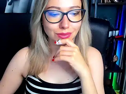 Snapshot of loveHeidi chatting on 07-08-26, 09:03 loveHeidi online show from 07-08-26, 09:03