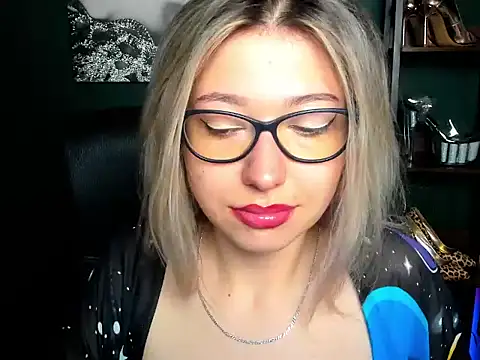 Snapshot of loveHeidi chatting on 07-30-26, 04:33 loveHeidi online show from 07-30-26, 04:33