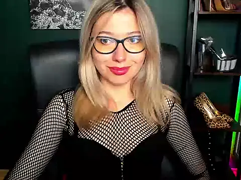 Snapshot of loveHeidi chatting on 08-03-26, 04:22 loveHeidi online show from 08-03-26, 04:22