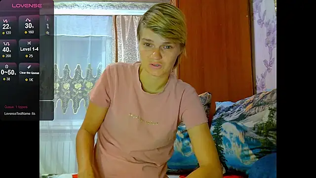 Snapshot of SaraSnow_ chatting on 09-25-25, 06:11 SaraSnow online show from 09-25-25, 06:11