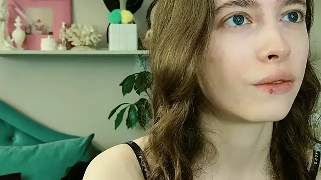 Snapshot of Yoka_paradoXXX chatting on 05-18-26, 09:15 Yoka paradoXXX online show from 05-18-26, 09:15