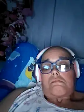 Snapshot of Yarry40 chatting on 05-24-26, 01:21 Yarry40 online show from 05-24-26, 01:21