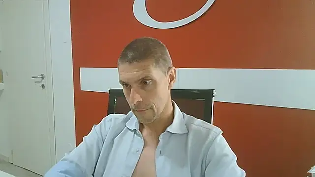 Snapshot of max79ve31 chatting on 06-10-26, 01:43 max79ve31 online show from 06-10-26, 01:43