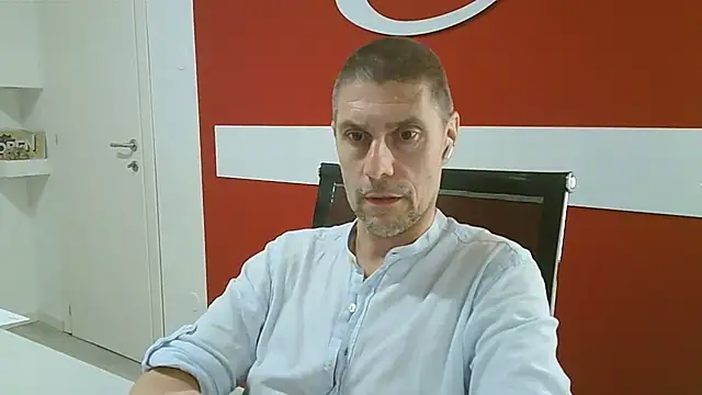 Snapshot of max79ve31 chatting on 06-26-26, 02:54 max79ve31 online show from 06-26-26, 02:54