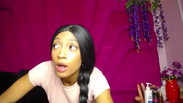 Snapshot of Lea_Sweetly chatting on 10-11-25, 01:09 Lea Sweetly online show from 10-11-25, 01:09