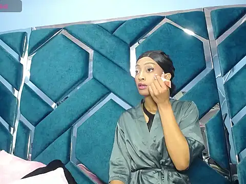 Snapshot of Lea_Sweetly chatting on 10-29-25, 01:13 Lea Sweetly online show from 10-29-25, 01:13